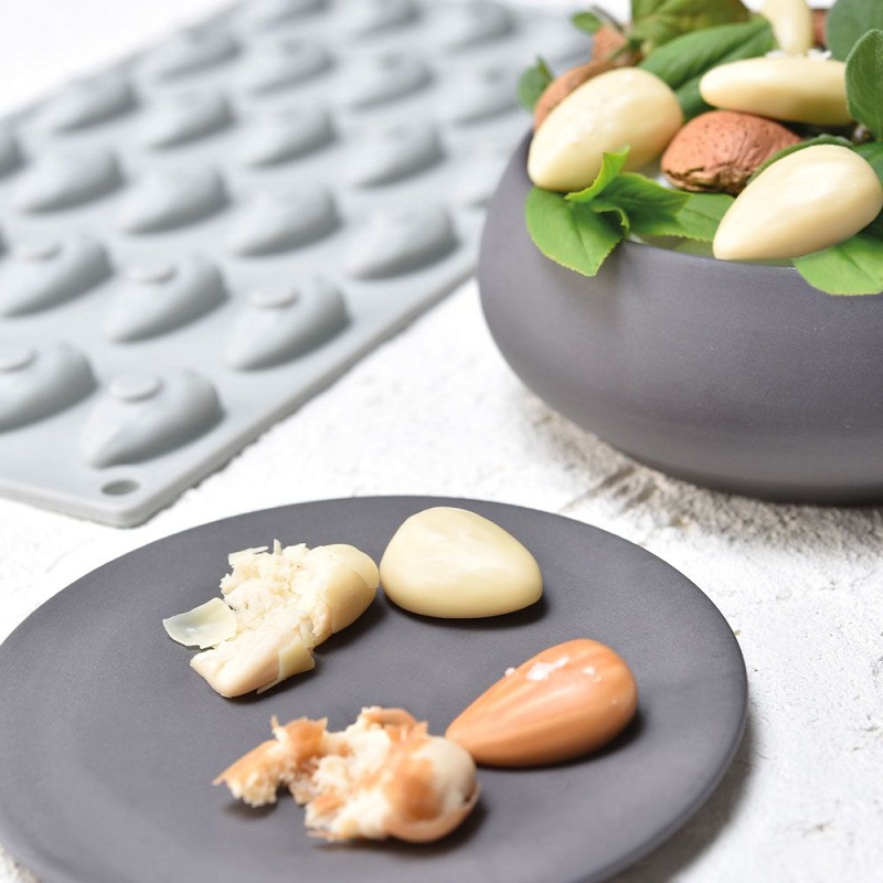 Форма силиконовая "Gourmand Орех миндаль" 34х21мм h11мм, 4мл, 30 ячеек GG013S